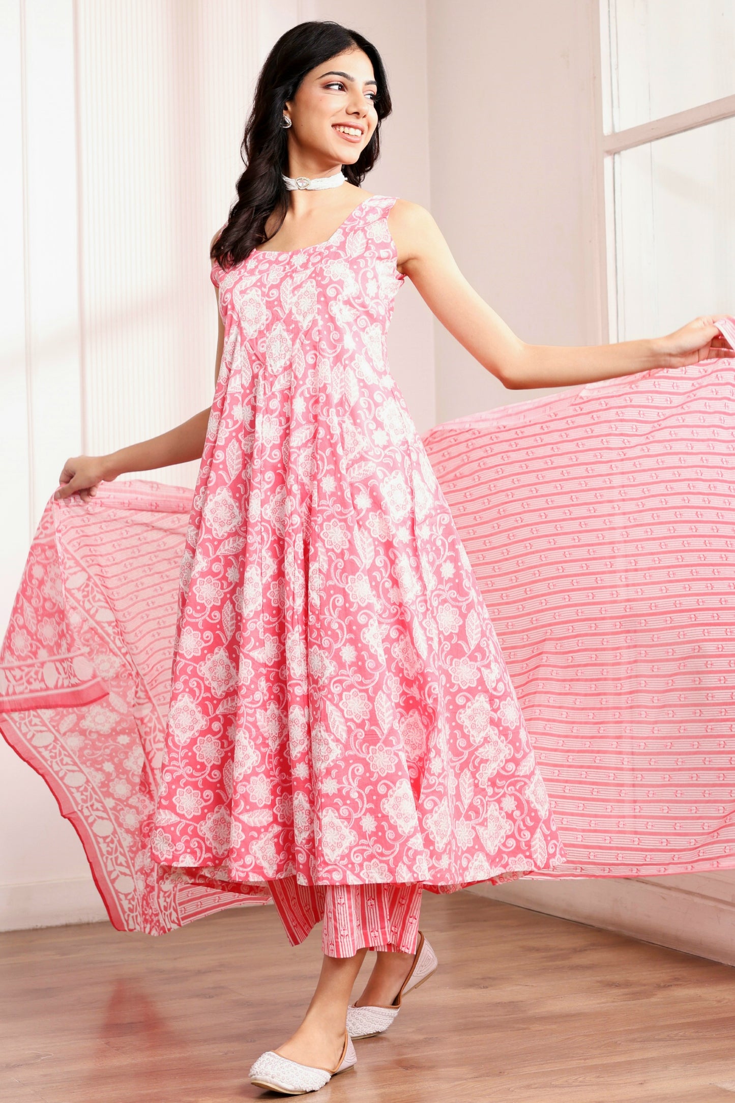 Pink Square Neck Sleeveless Suit (Set of 3)