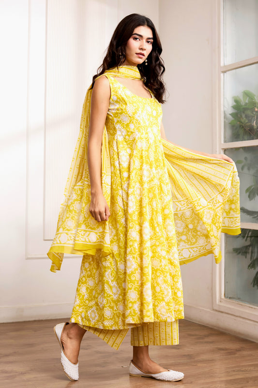 Yellow Square Neck Sleeveless Suit (Set of 3)